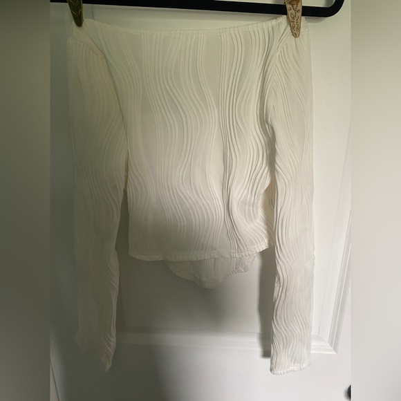 textured white fitted brandless layering too - Picture 2 of 4